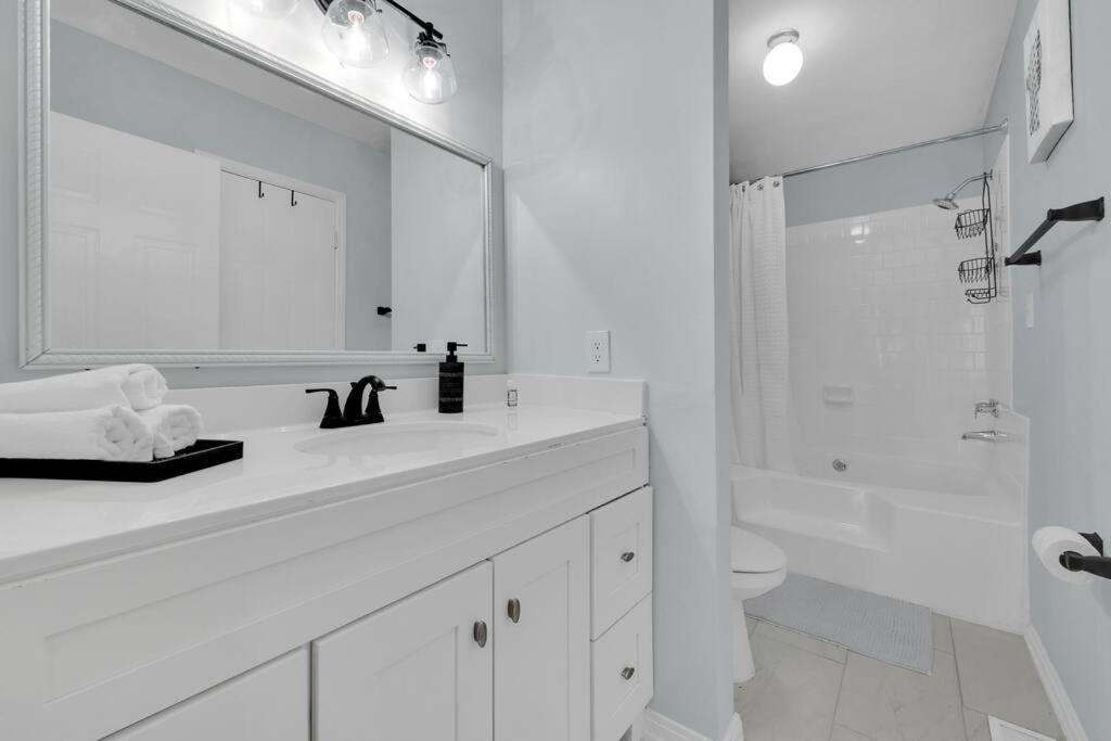 Plush Two Bedroom Retreat. A Home Away From Home! Riverdale Exteriör bild